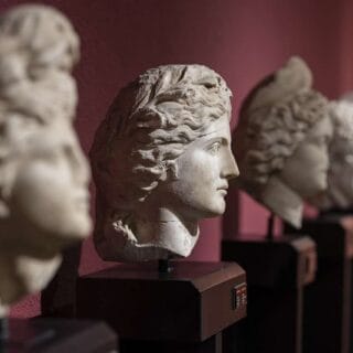 bust 5524961 1280